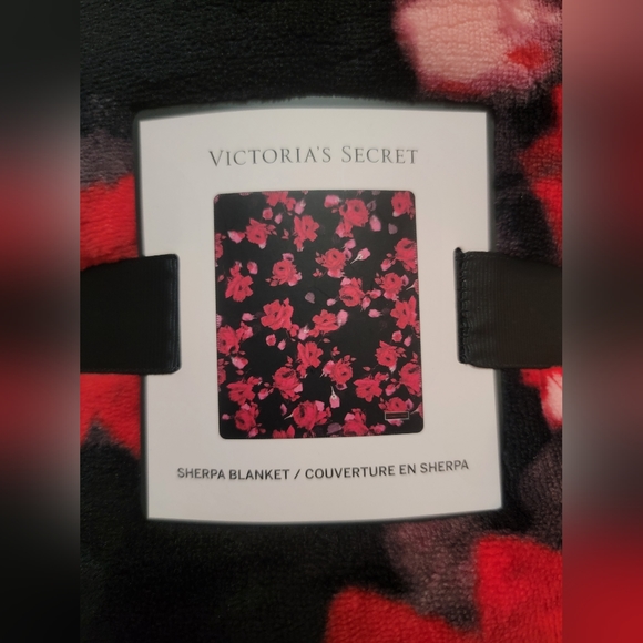 NWT Victoria's Secret Sherpa Blanket - Picture 2 of 6
